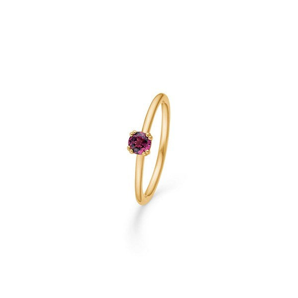 Poetry Solitaire ring i 14 kt guld med rød granat fra Mads Z